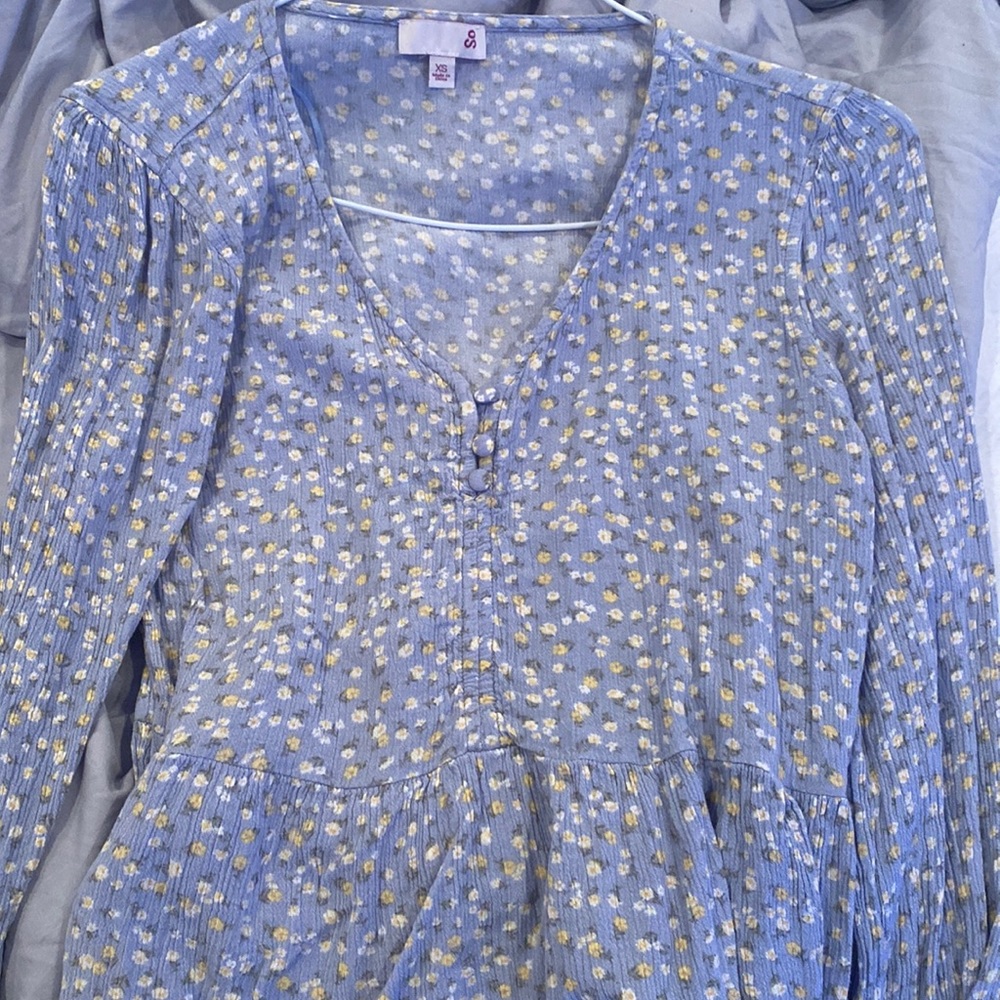 cute floral top!